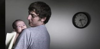 Những lý do trẻ sơ sinh thường thức giấc vào ban đêm