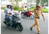 Kinh nghiệm xử trí khi bị cảnh sát giao thông dừng xe