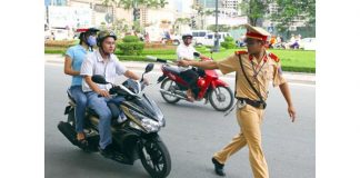 Kinh nghiệm xử trí khi bị cảnh sát giao thông dừng xe