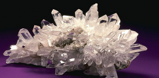 Màu sắc và ý nghĩa của đá thạch anh trong phong thủy Màu sắc và ý nghĩa của đá thạch anh