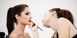Mua những gì cho những người mới tập make up?