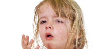 Khi nào trẻ bị ho cần đi bác sĩ? Nguyên nhân trẻ bị ho