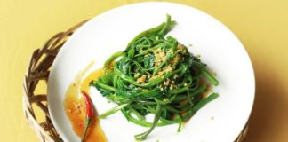 Bật mí cách xào rau muống giữ được màu xanh mướt và giòn