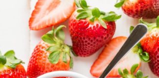 Mẹo làm mứt dâu tây ngon và cực kỳ đơn giản cho các chị em nội trợ