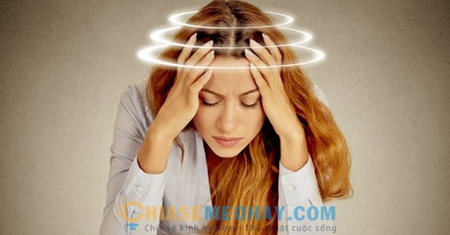 Đau đầu, chóng mặt là triệu chứng của rối loạn tiền đình