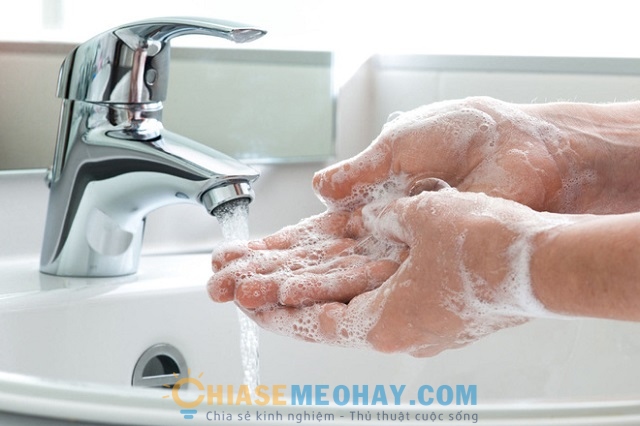 Rửa tay thường xuyên giúp hạn chế các tác nhân gây bệnh