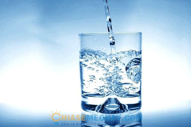 Uống đủ 2 lít nước mỗi ngày để có một sức đề kháng tốt