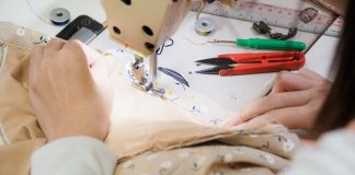 10 mẹo hay may vá hữu ích nhất mà bạn cần biết Đánh dấu đường may bằng bút chì