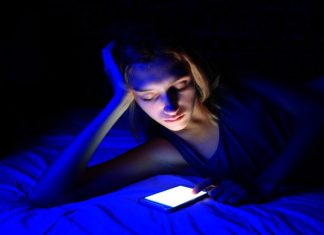 Bảo Vệ Làn Da Khỏi Ánh Sáng Xanh Trong Thời Kỳ Số Bảo Vệ Làn Da Khỏi Ánh Sáng Xanh Trong Thời Kỳ Số