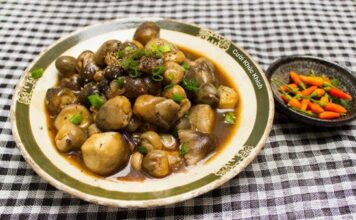 Hướng dẫn làm nấm rơm kho tộ chay chuẩn vị nhất Món nấm rơm kho tộ chay với hương vị đặc biệt